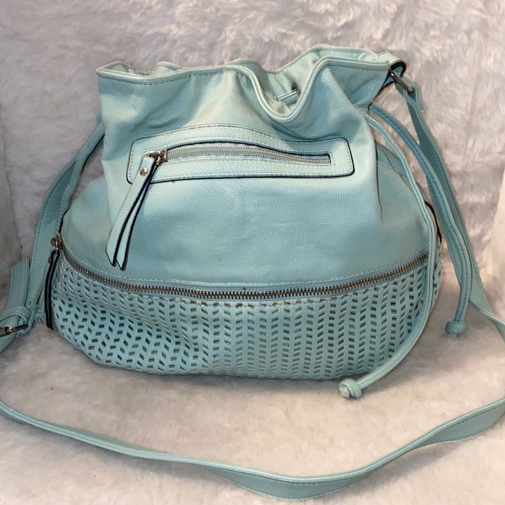 ⬇️SteveMadden light blue crossbody bag
